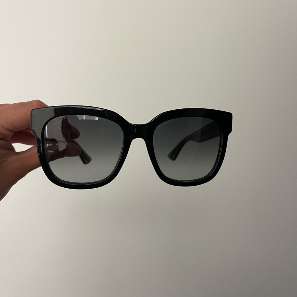 Gucci Black Sunglasses with Gold and Red Details - Picture 2 of 3